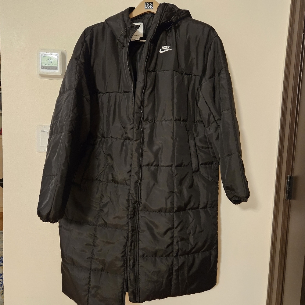 NWT Nike Sportswear Classic Puffer Women's Therma-FIT Loose Hooded Parka